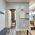 Central Philadelphia Apartment 3 Mi To Downtown